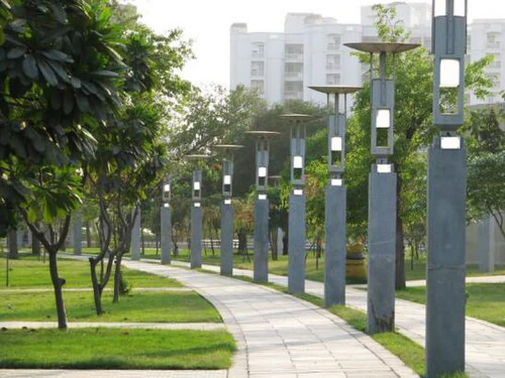Lake and lawns of Dr Ram Manohar Lohia Park in Vipin Khand, Gomti Nagar, Lucknow