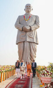 Bronze statues and lawns at Rashtra Prerna Sthal in Basant Kunj, Lucknow