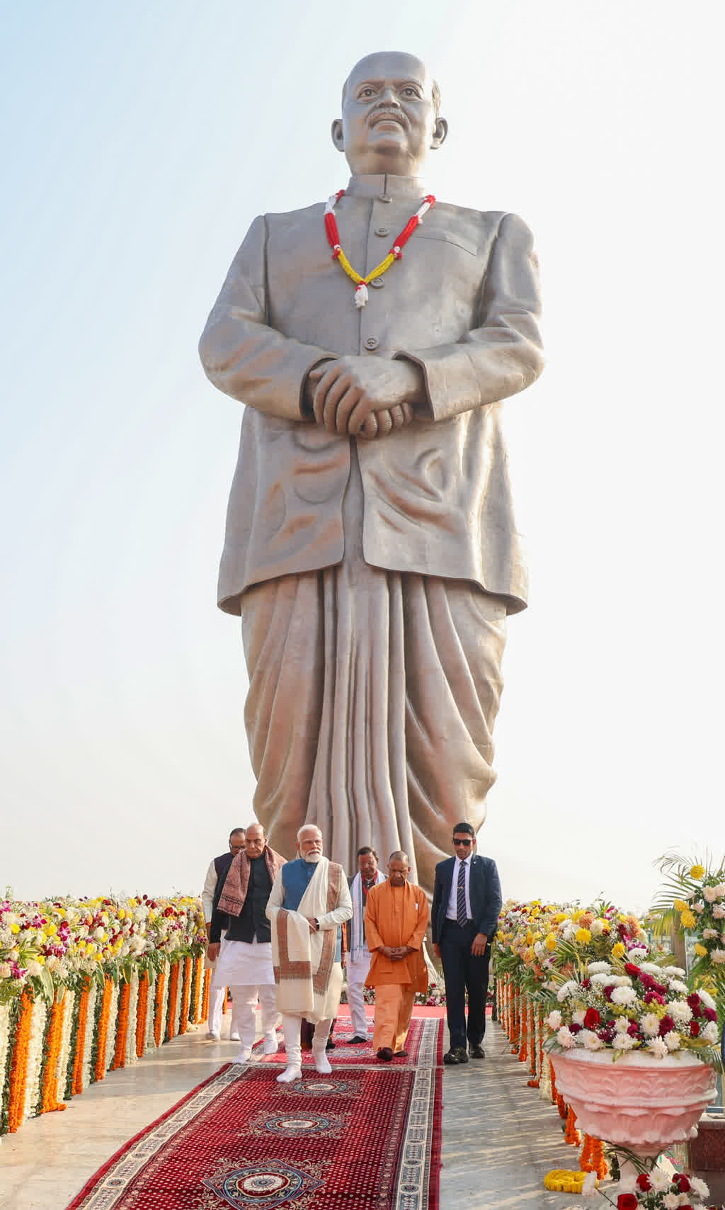 Bronze statues and lawns at Rashtra Prerna Sthal in Basant Kunj, Lucknow